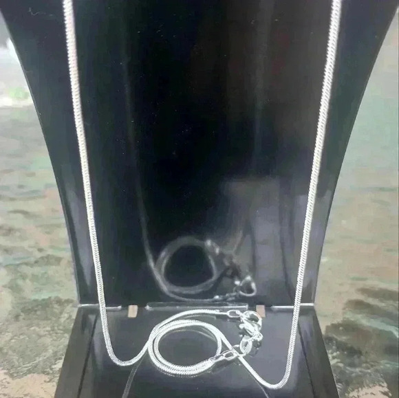 Silver Necklace with Glass charm - Picture 4 of 4